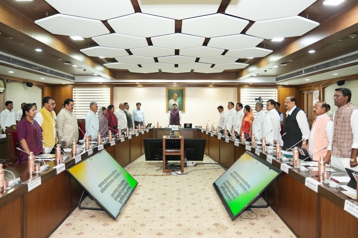 Cabinet meeting began with Vande Mataram chants