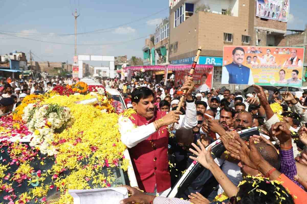 MP CM Dr Yadav accorded warm welcome in Datia