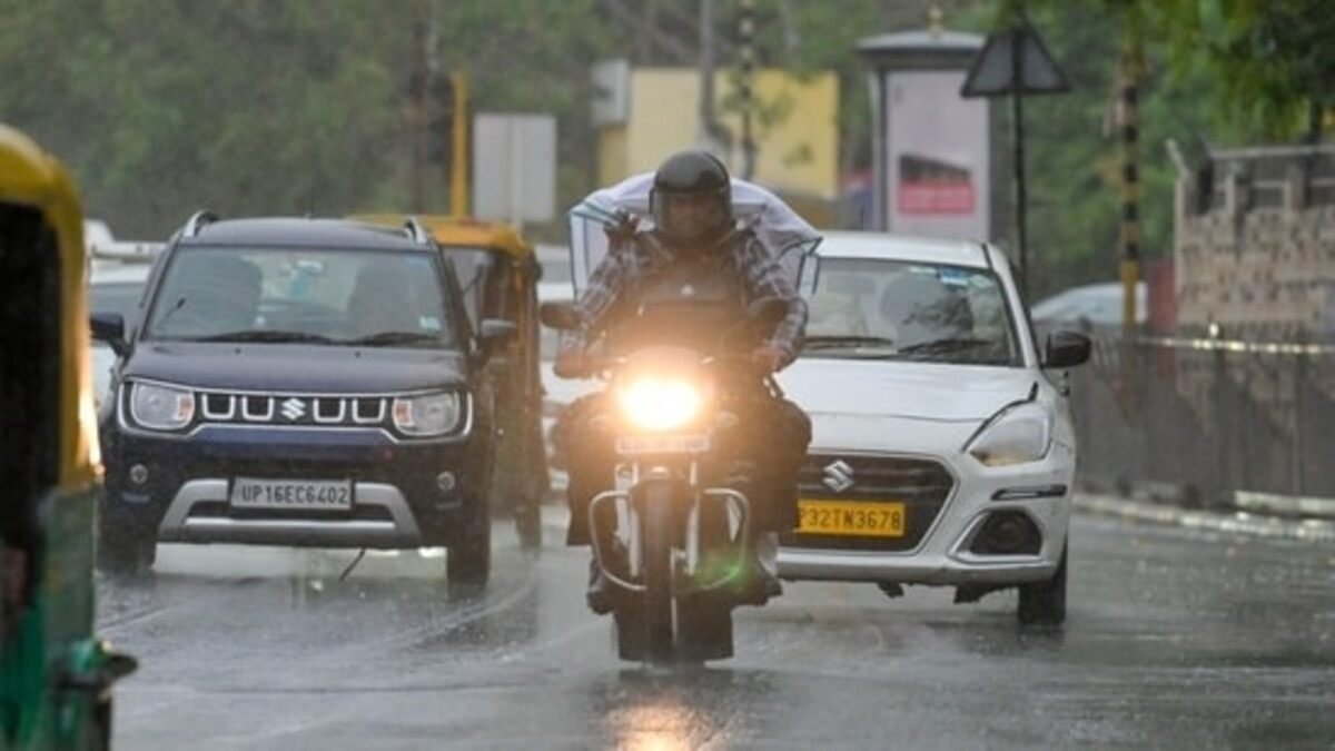 Cloudy skies, light rains to persist in Delhi for a week, IMD issues alert for thunderstorms across North India
