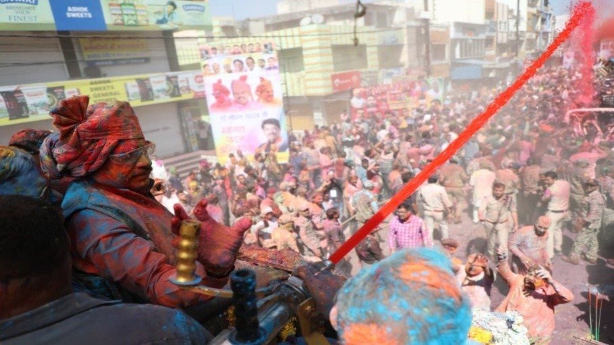 MP CM Dr Yadav joins Ujjain’s iconic ‘Gaer’, showers gulal, extends Rang Panchami wishes to state’s residents