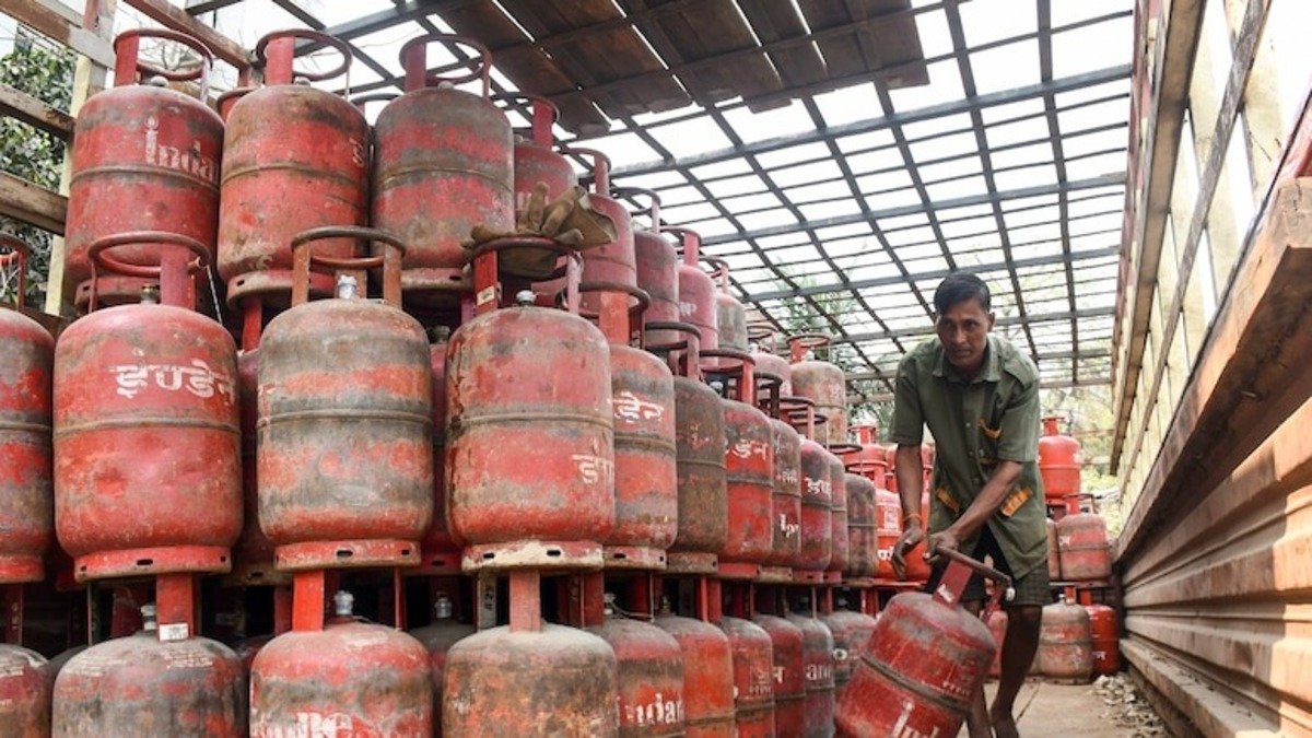 Centre steps up domestic LPG’s output by 30%; urges citizens to refrain from panic booking