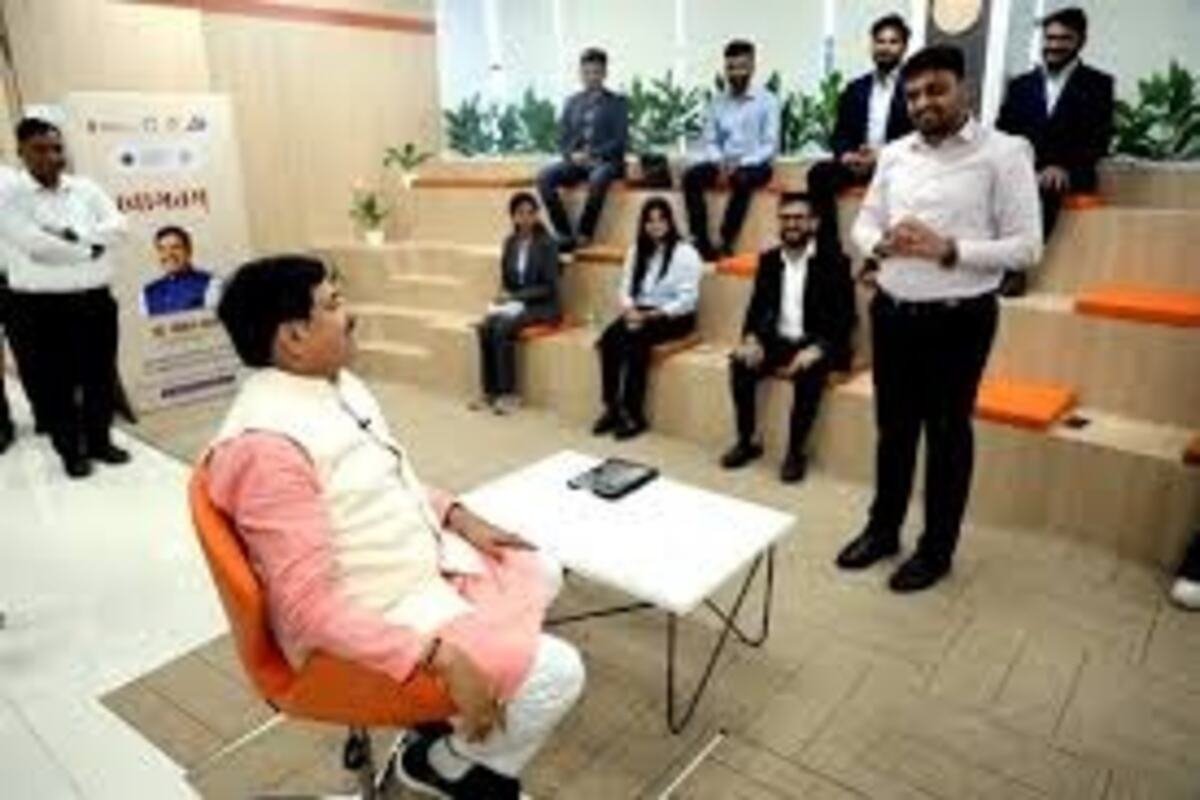 Young entrepreneurs interacting with MP CM Dr Yadav