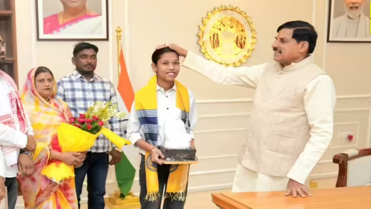 MP CM Dr Yadav felicitates Class 10 exam topper Pratibha Solanki; awarded Rs 1 lakh by state’s top leader