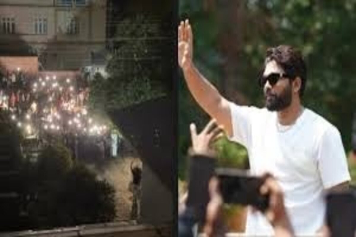 Arjun waves his hand at fans