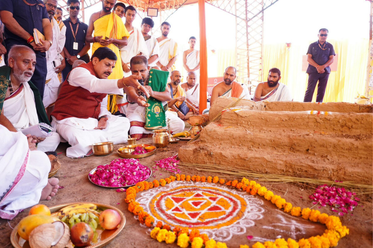 CM Dr Yadav performing rituals on the occasion