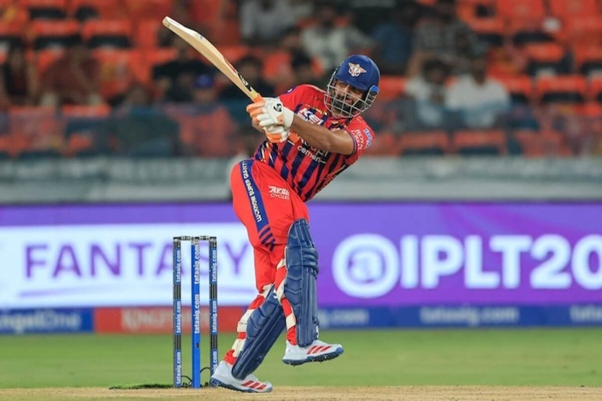 Rishabh Pant batting splendidly in the match